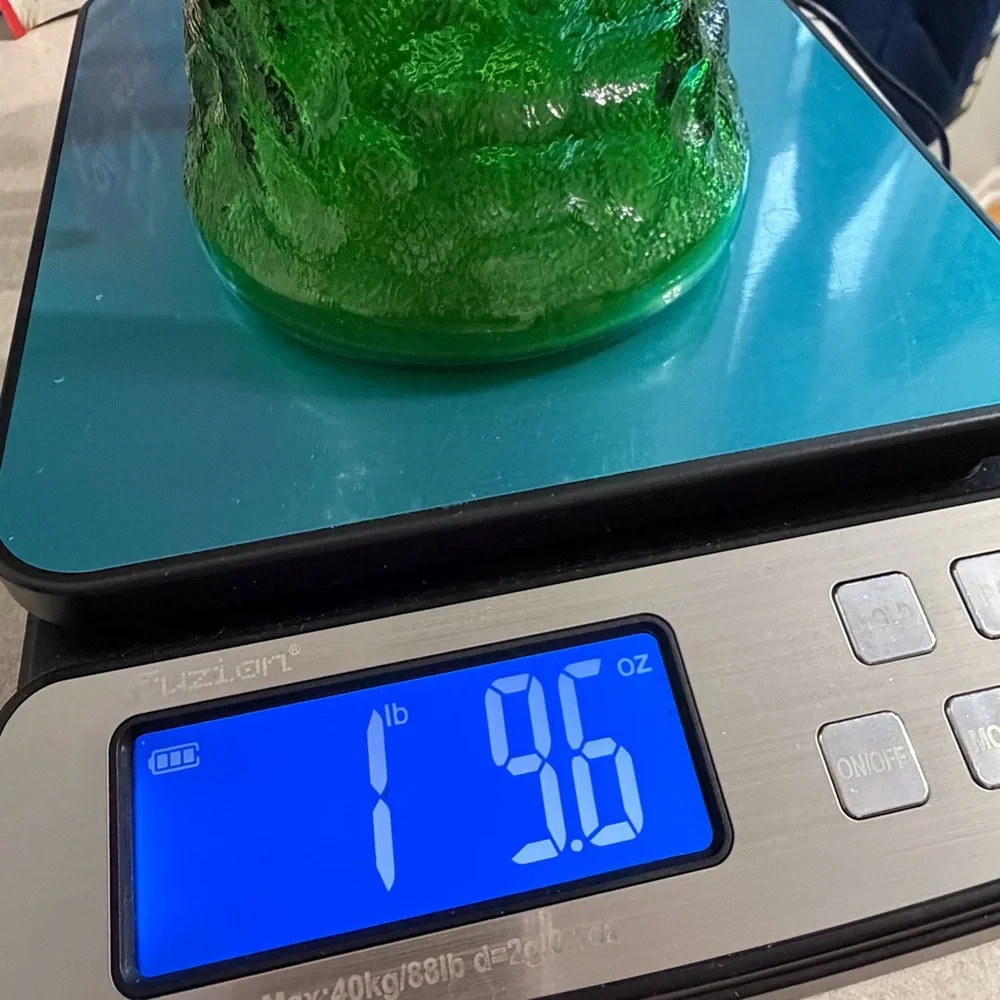 Vintage Hoosier Glass beautiful emerald green crinkle textured‎ glass vase 9.5”
